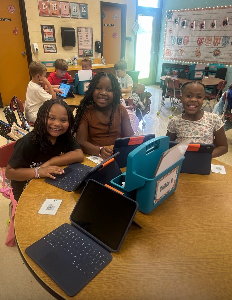 students with new iPads