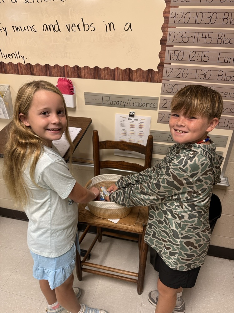 students picking a prize