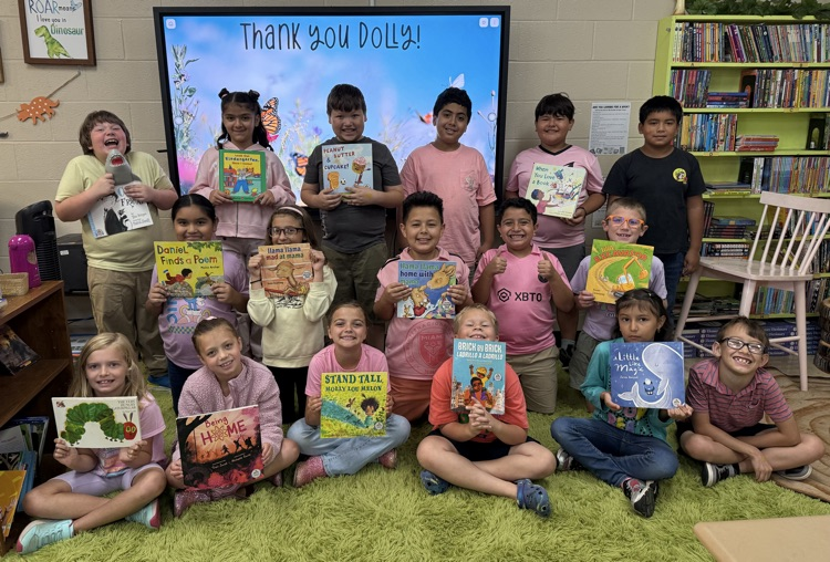 group of students holding up their favorite Imagination Library books 