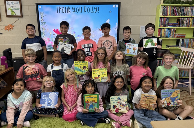 group of students holding up their favorite Imagination Library books 