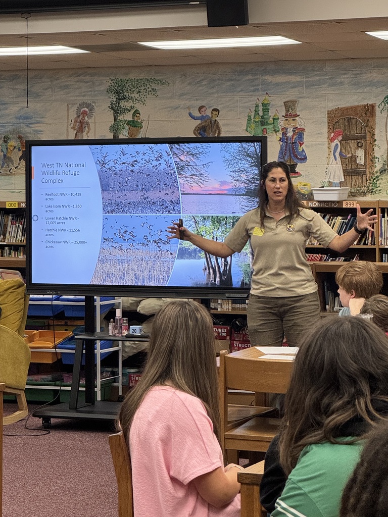 Image of a woman, Tara Dowdy, showing the various areas of Reelfoot Lake to a group of students.