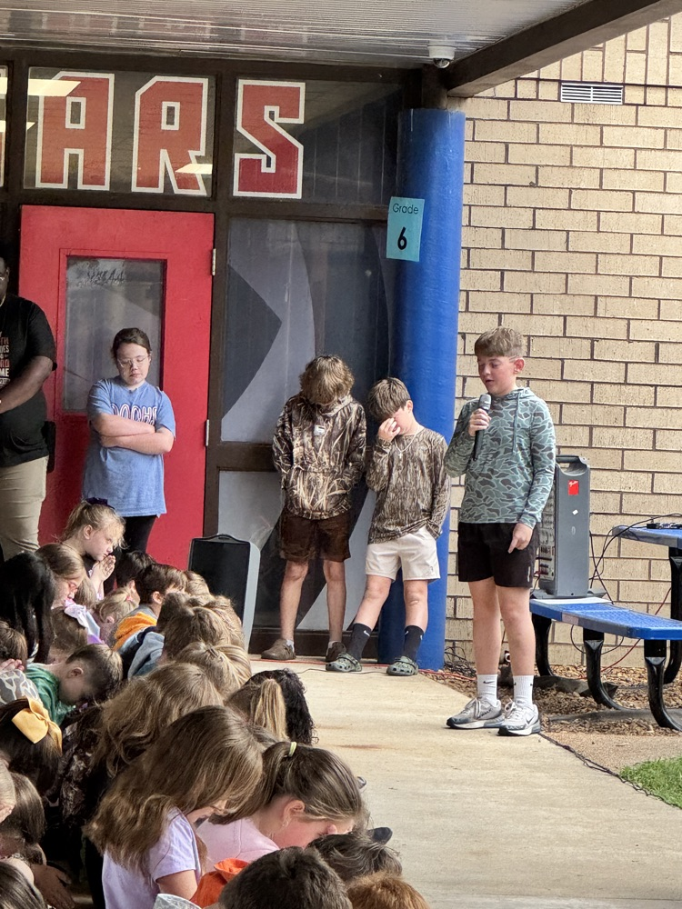 student leading prayer 