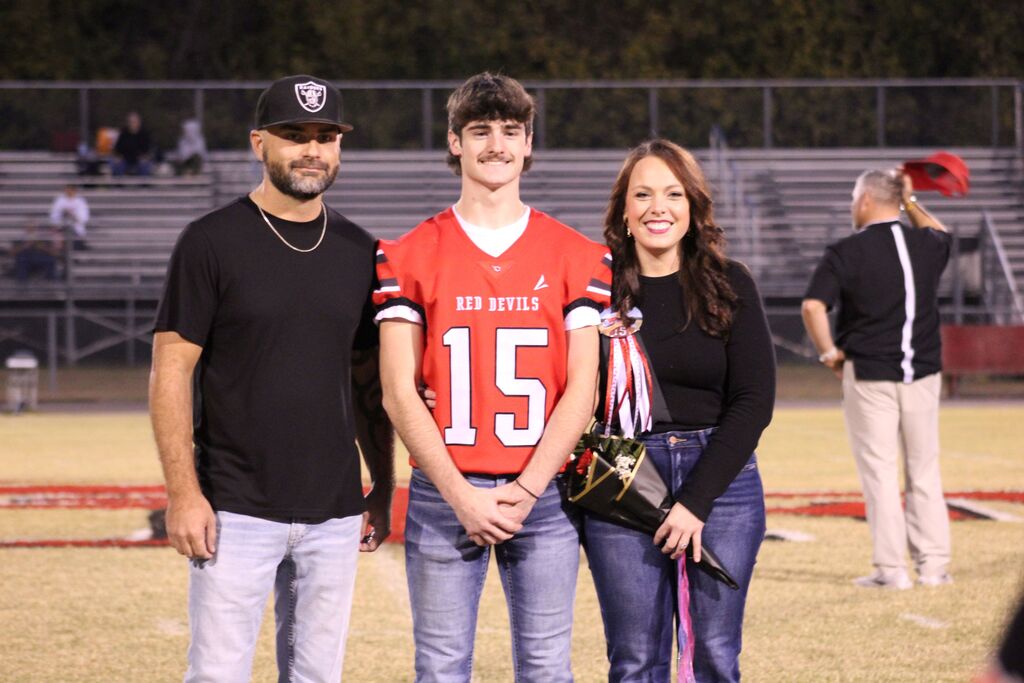 A South Fulton football player and family smile for the camera.