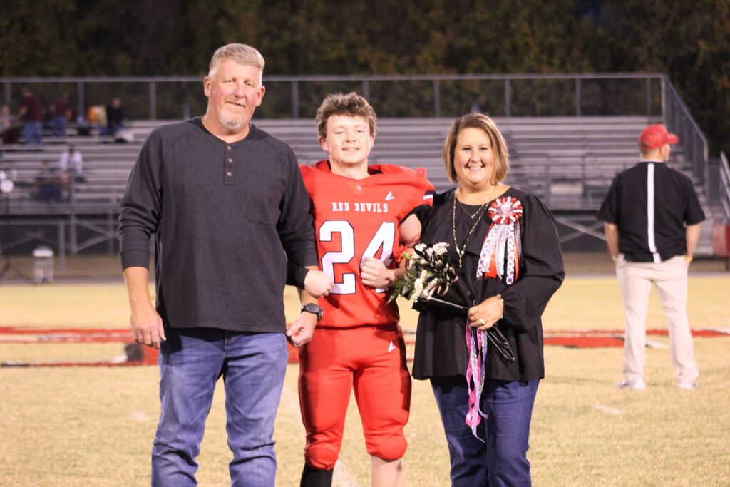 A South Fulton football player and family smile for the camera.