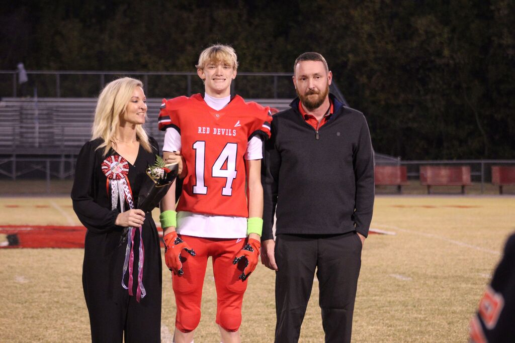 A South Fulton football player and family smile for the camera.