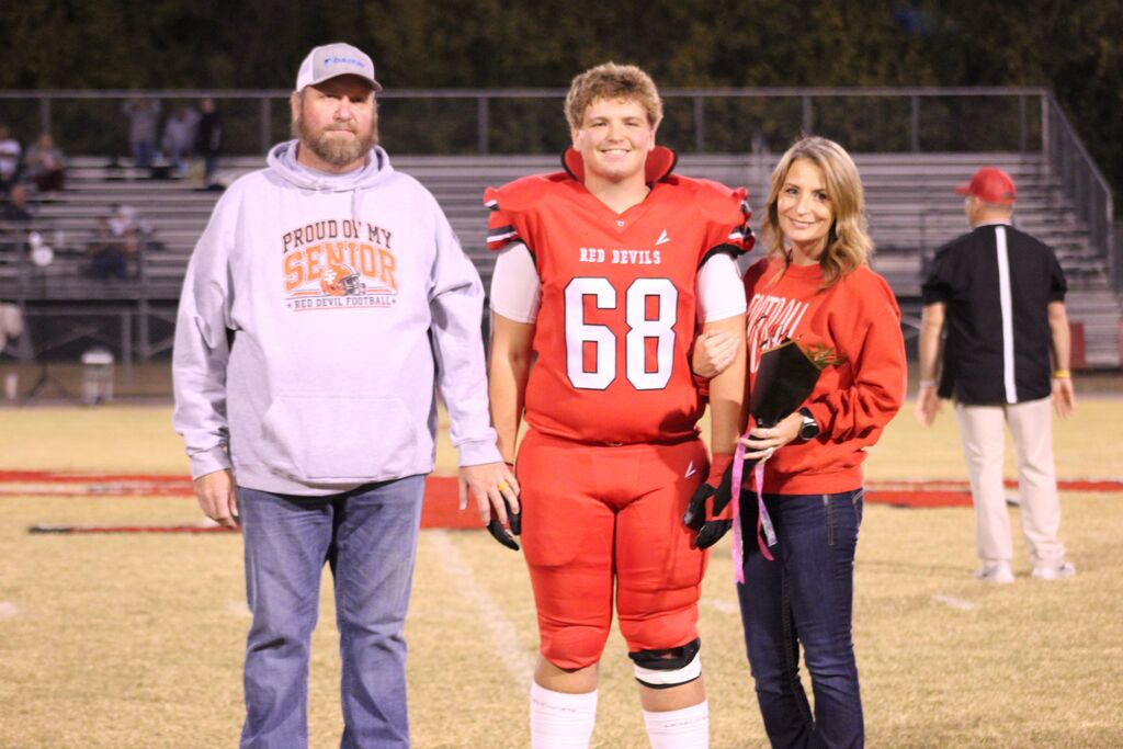 A South Fulton football player and family smile for the camera.