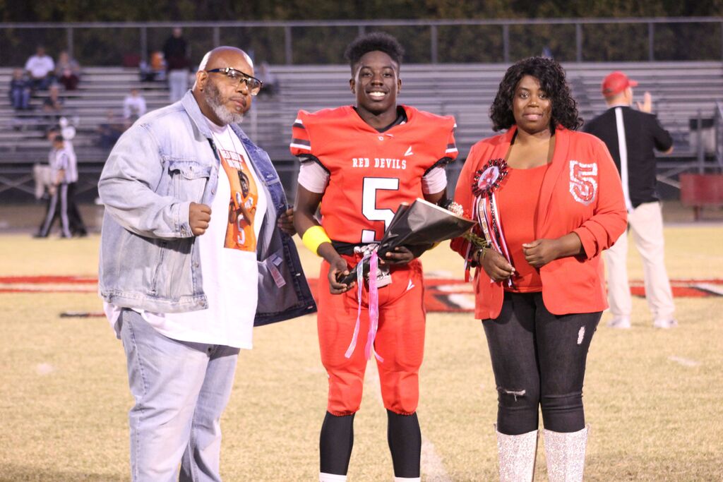 A South Fulton football player and family smile for the camera.