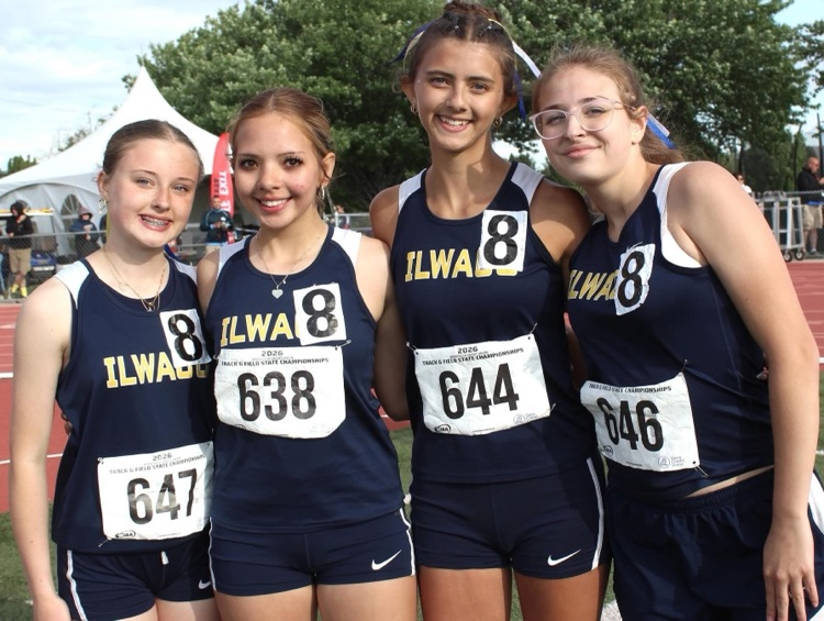 girls relay team