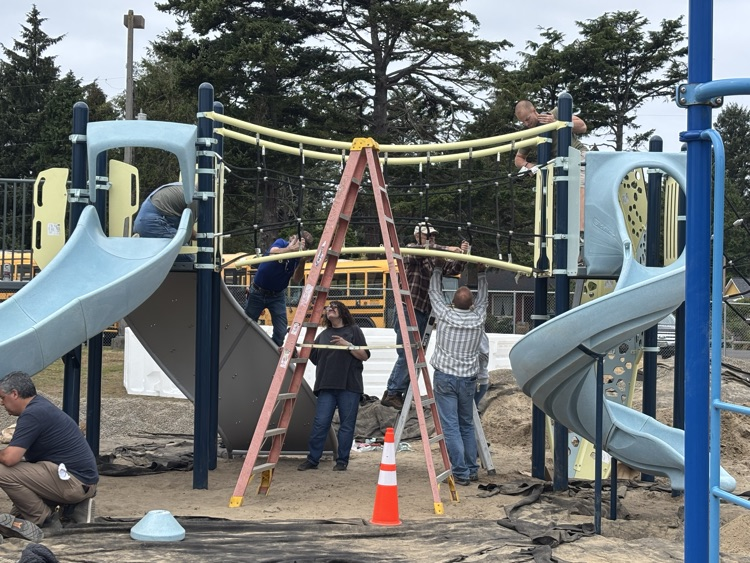 people building playstructure