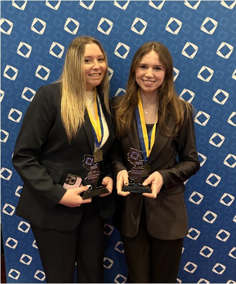 DECA students holding trophies