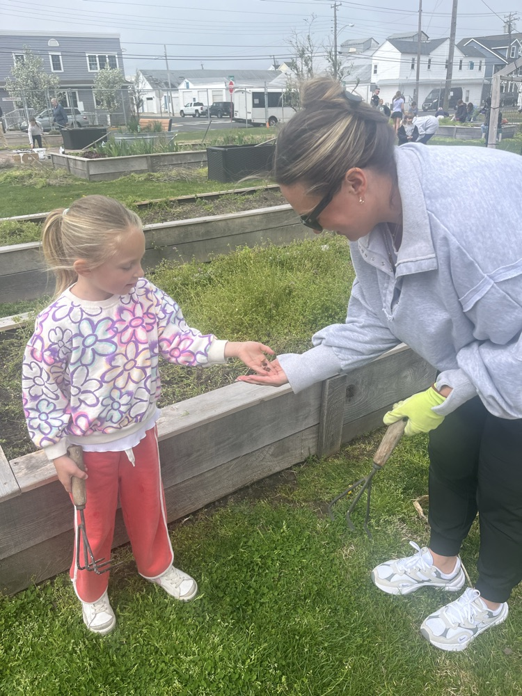 helping hands garden day