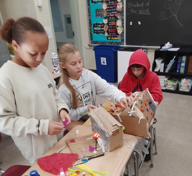 Students Creating Their Creepy Crawler Catchers!