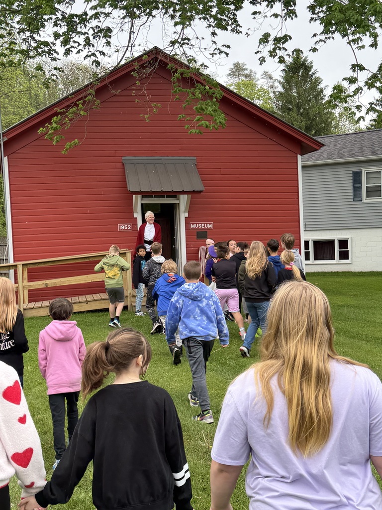 kids entering lee school 