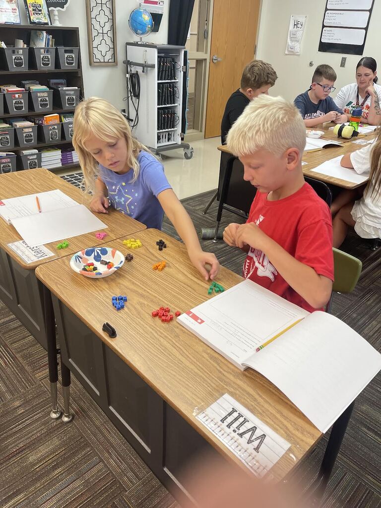 students counting linking cubes