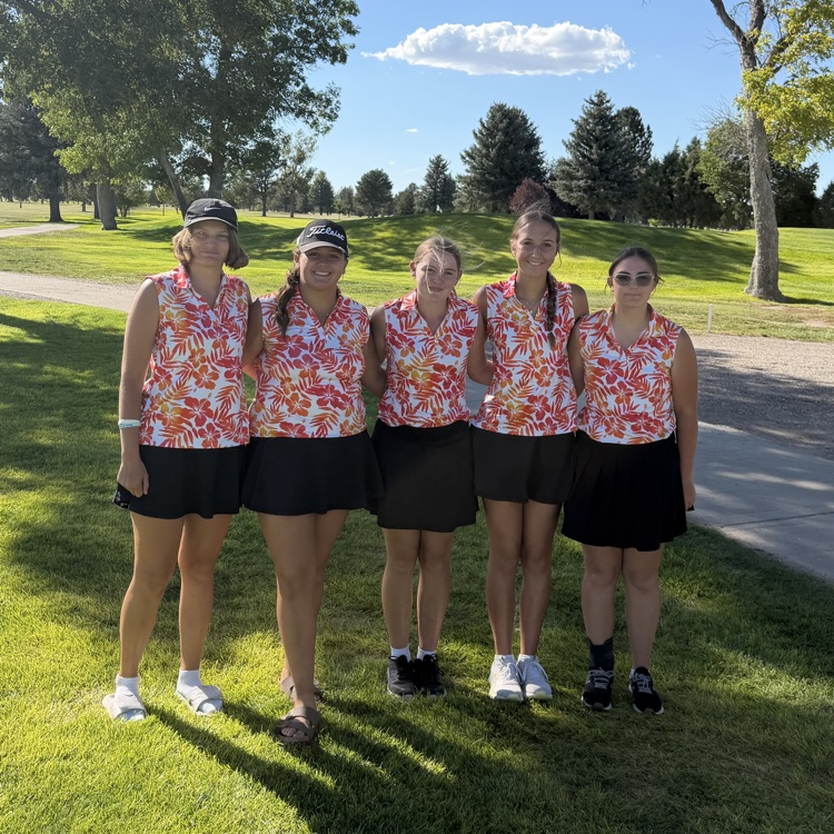 girls golf team standing in line posing for photo