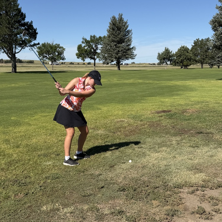 golfer swing their club