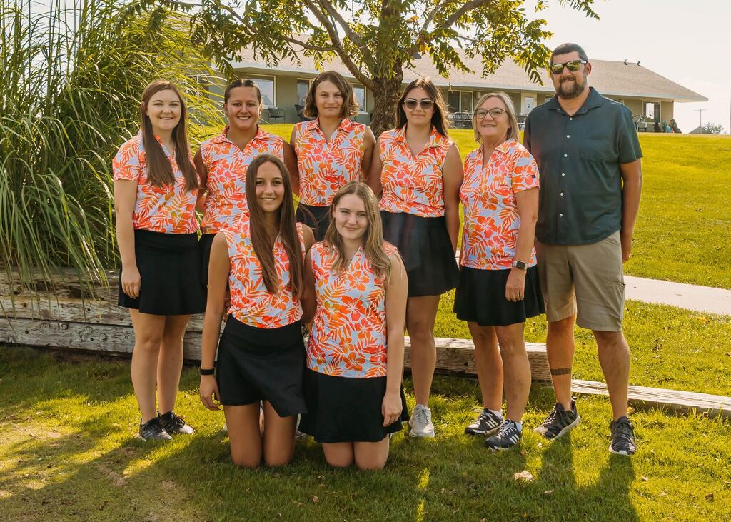 OHS girls golf team standing in front of club hosue with coaches