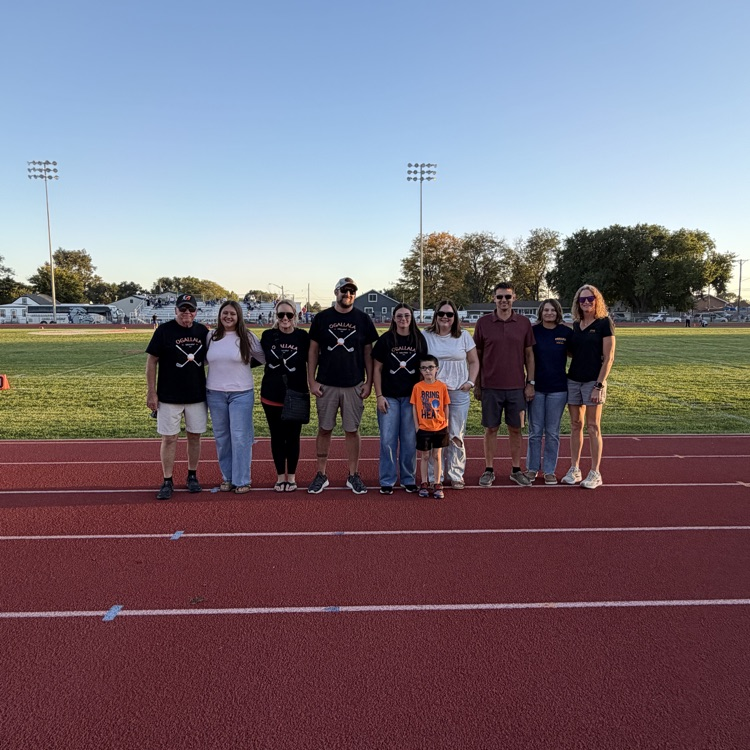 golfers standing on track with their families