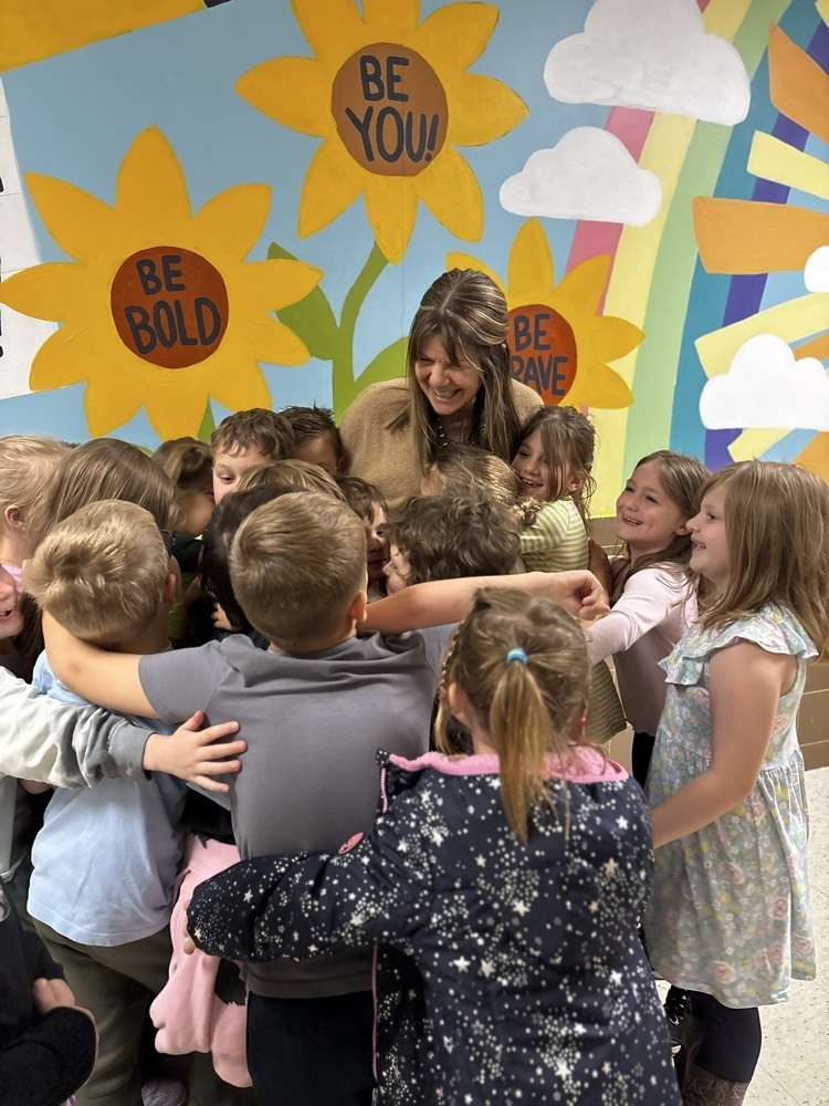 principal hugging students  