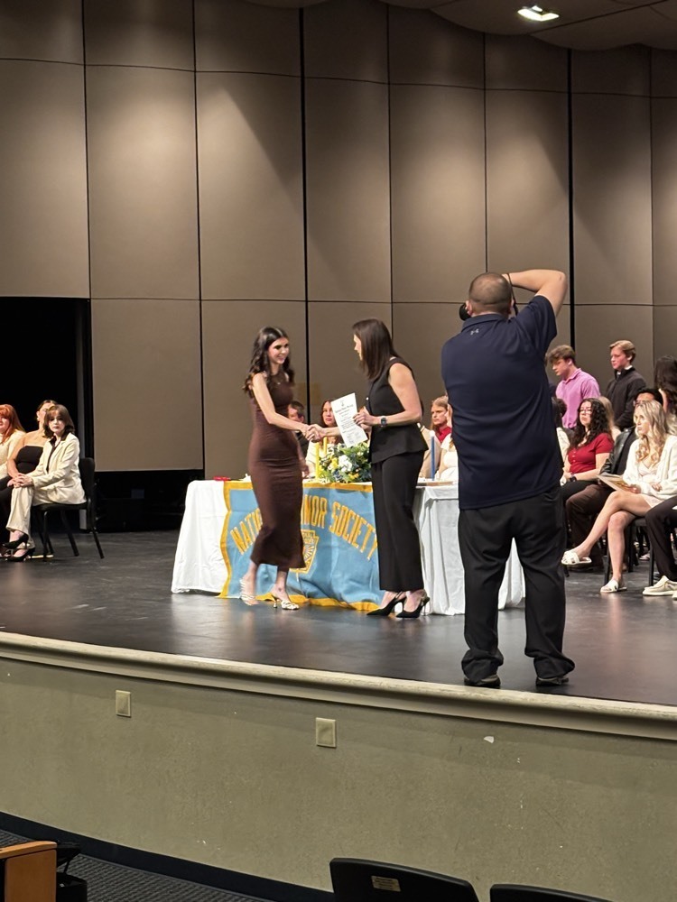 student shaking principal’s hand to win an award