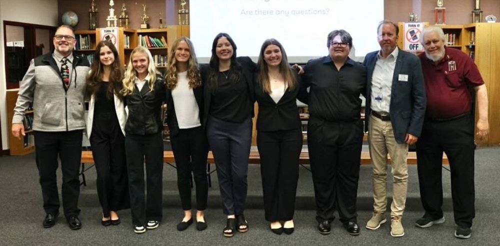 NaGISA students after their presentation