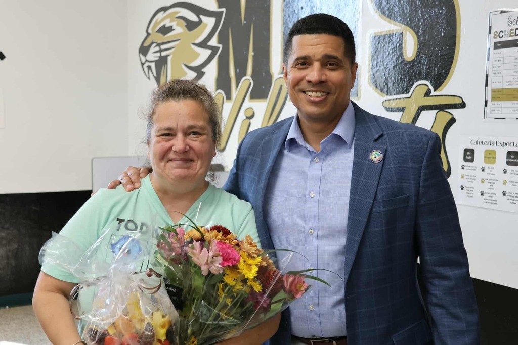 𝐆𝐫𝐞𝐭𝐜𝐡𝐞𝐧 𝐋𝐞𝐯𝐢𝐧𝐬𝐨𝐧, ESE EBD Paraprofessional at Meigs Middle School with Superintendent Chambers