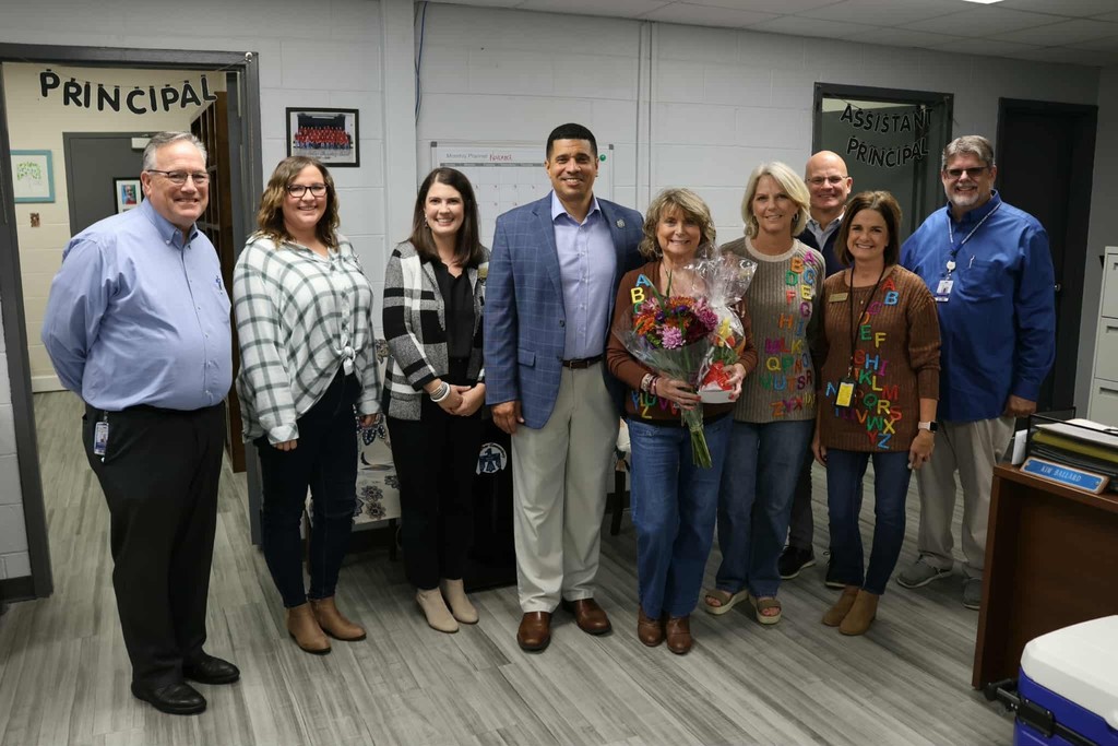 𝐒𝐭𝐚𝐫𝐥𝐚 𝐋𝐮𝐜𝐚𝐬, Bookkeeper at Mary Esther Elementary with peers