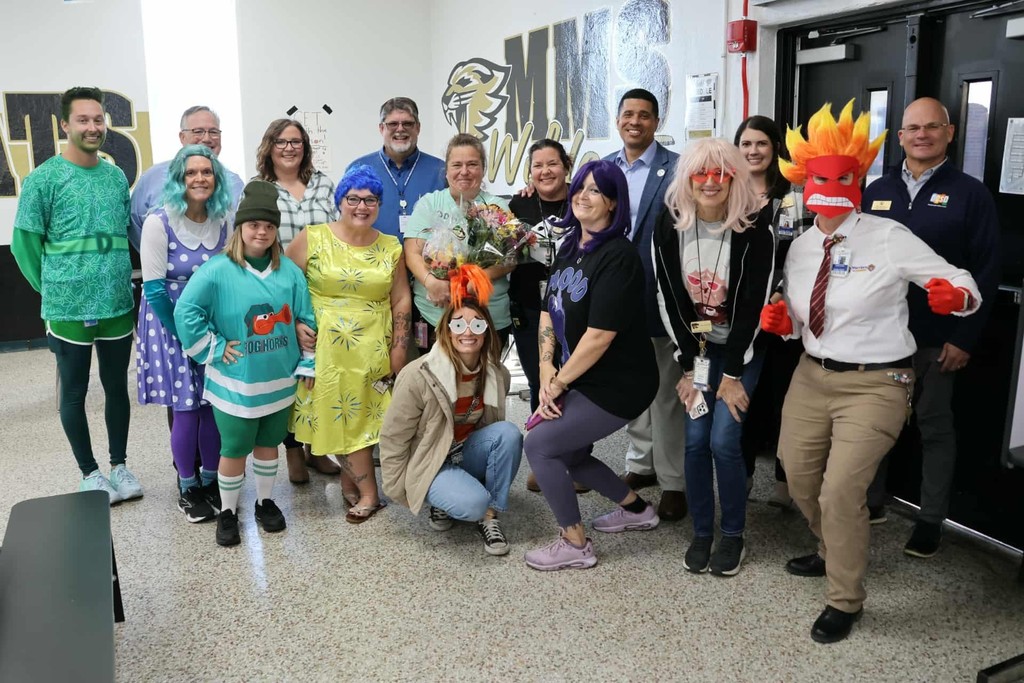 𝐆𝐫𝐞𝐭𝐜𝐡𝐞𝐧 𝐋𝐞𝐯𝐢𝐧𝐬𝐨𝐧, ESE EBD Paraprofessional at Meigs Middle School with peers