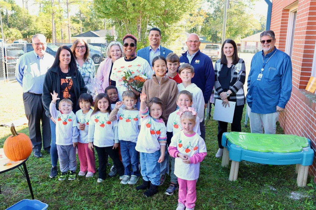 𝐍𝐢𝐜𝐨𝐥𝐞 𝐇𝐚𝐫𝐝𝐢𝐧, Pre-K Teacher at Northwood Elementary with peers