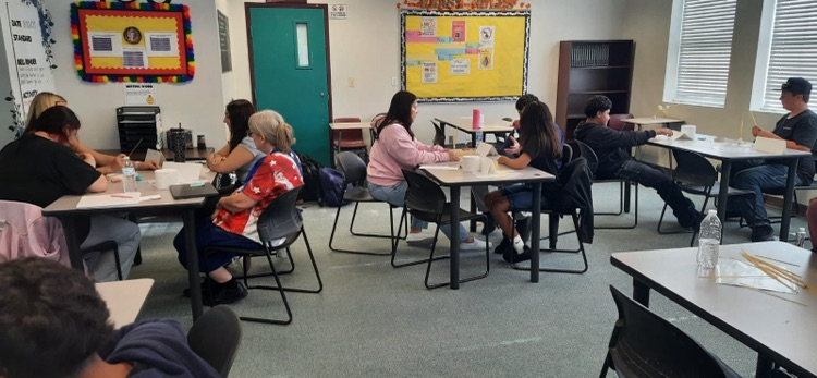 Science classroom marshmallow challenge 