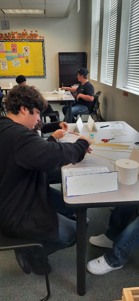 Science classroom marshmallow challenge 