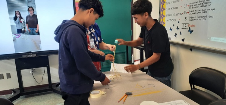 Science classroom marshmallow challenge 