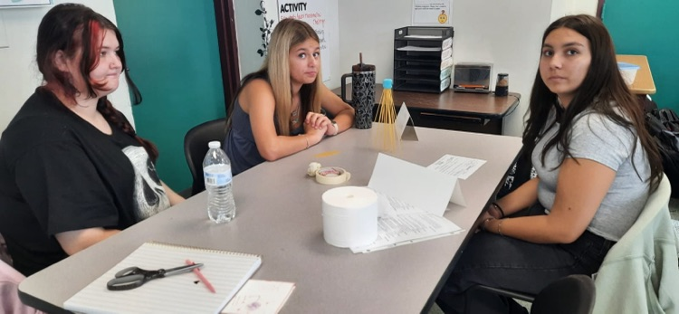 Science classroom marshmallow challenge 