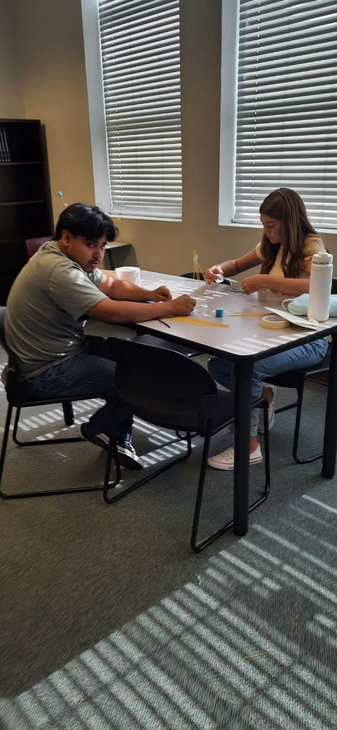 Science classroom marshmallow challenge 