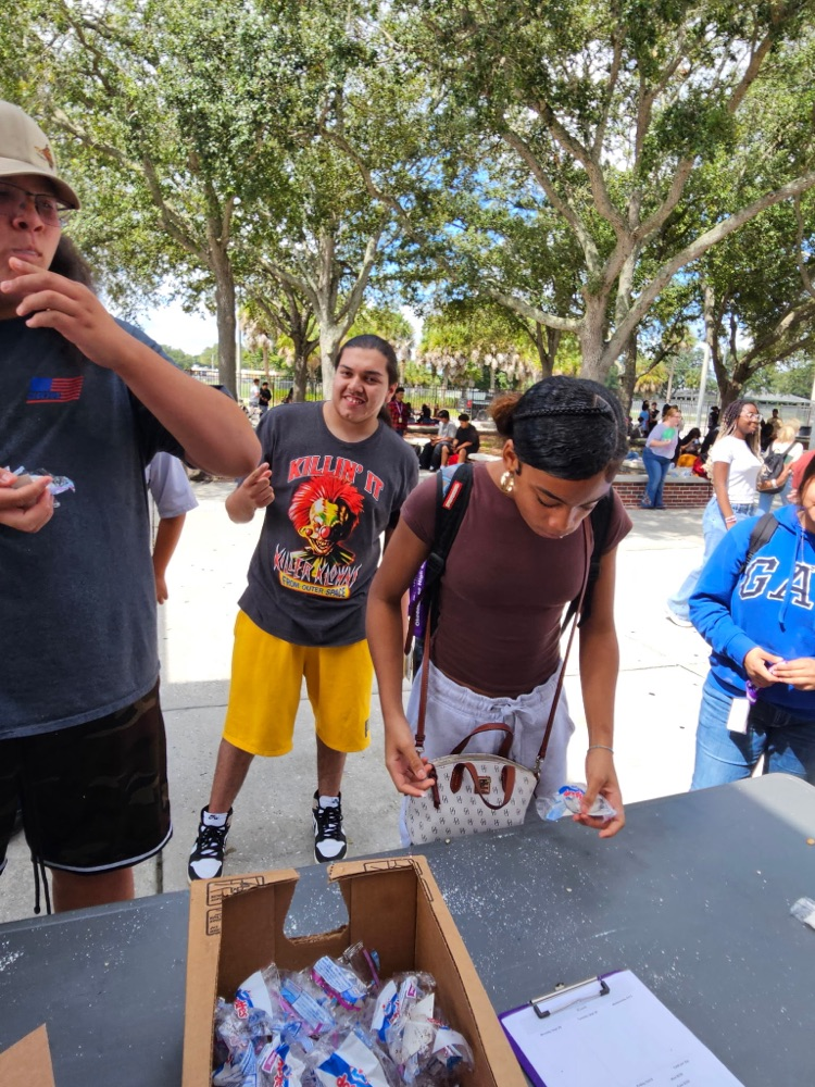 students playing homecoming lunch games at lunch