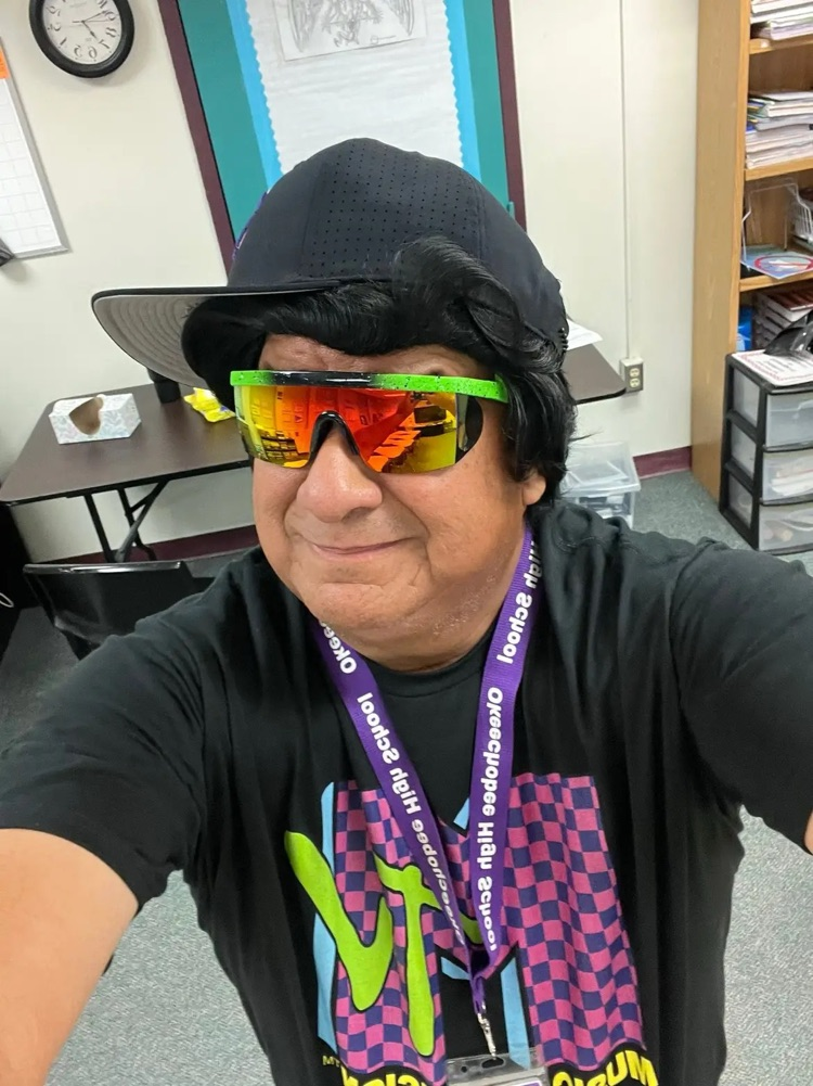 teacher selfie dressed as the 80s for homecoming week