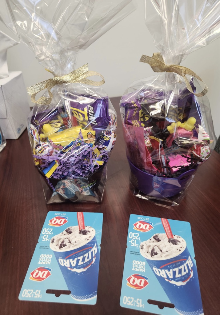 two baskets and Dairy Queen gift cards