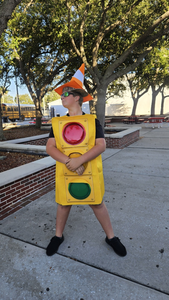 student dressed up as stop light