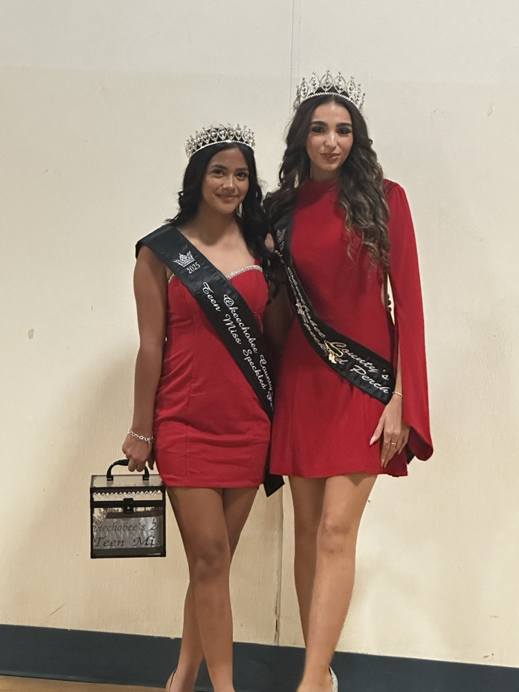 pageant girls at veterans program