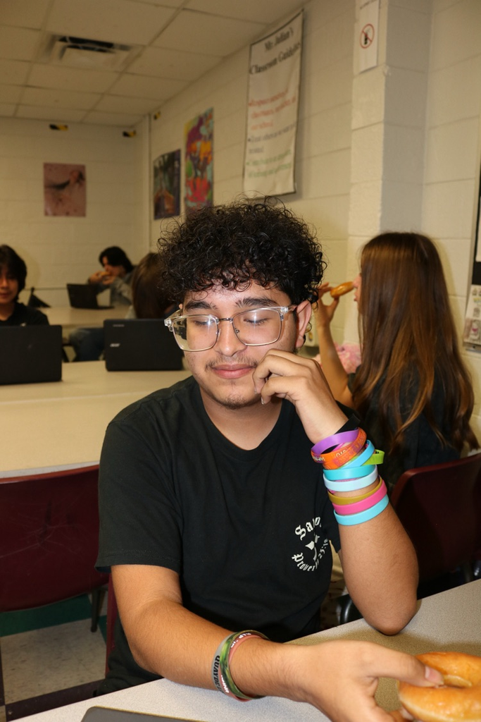 students eating donuts in art class
