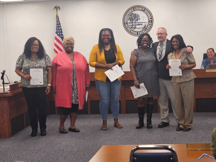 educators recognized at school board meeting