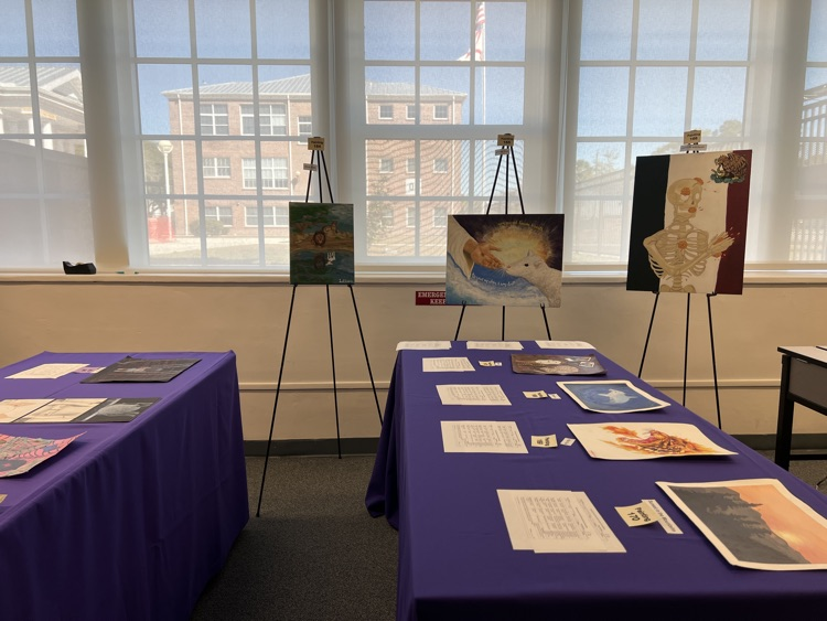 student art show in district office 