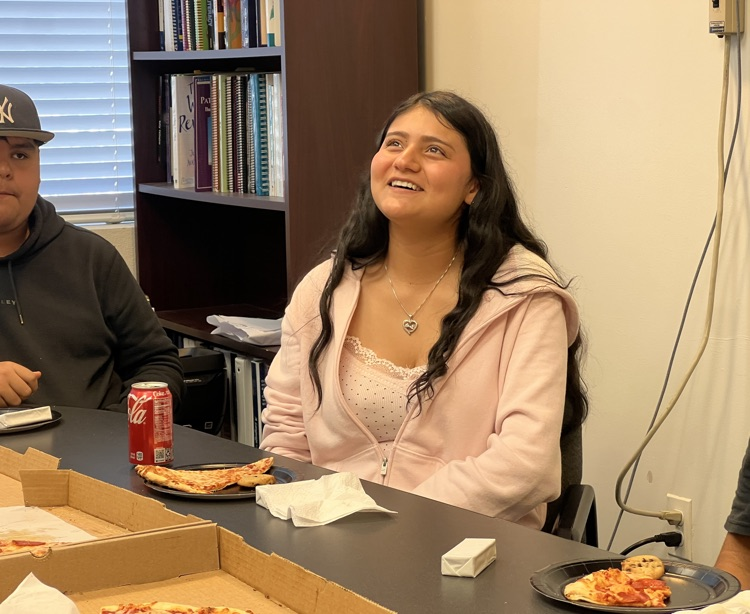 student eating pizza and coke 