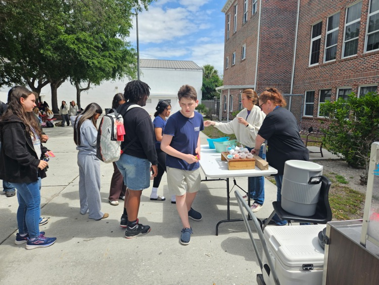 students with snowcones