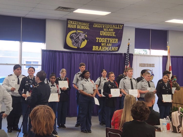 students at jrotc awards