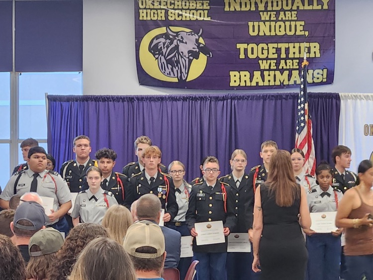 students at jrotc awards