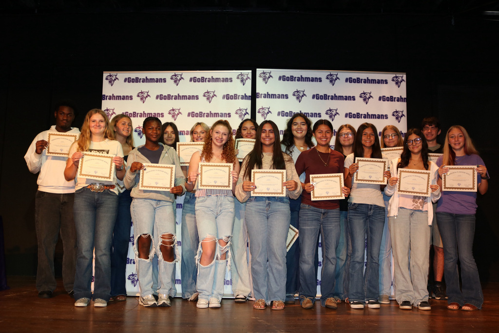 principals Honor Roll group of students on stage