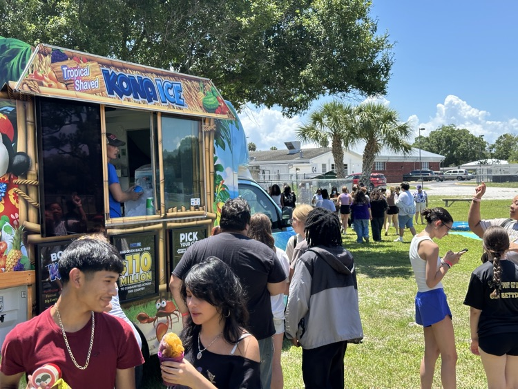 students eating from Kona ice truck 