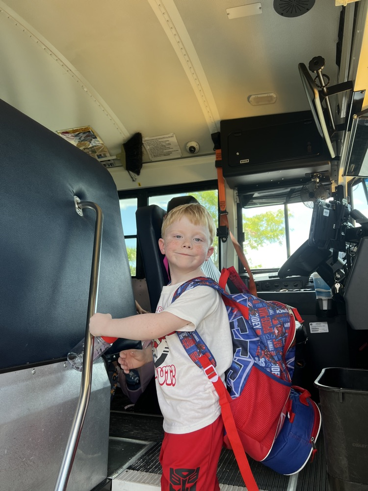 vpk student getting on the bus