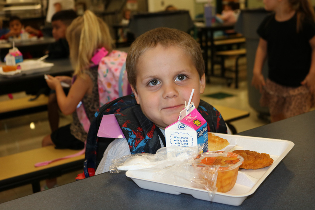 VPK students eating breakfast